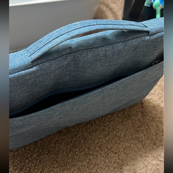 MacBook Pro 13in Case, Keyboard Skin and Soft Carrier - Picture 4 of 4